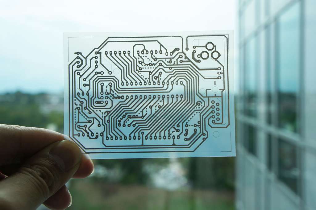 Dimensionnement sur adhésif de circuit imprimé